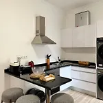 Apartment S A L - Village Flats *